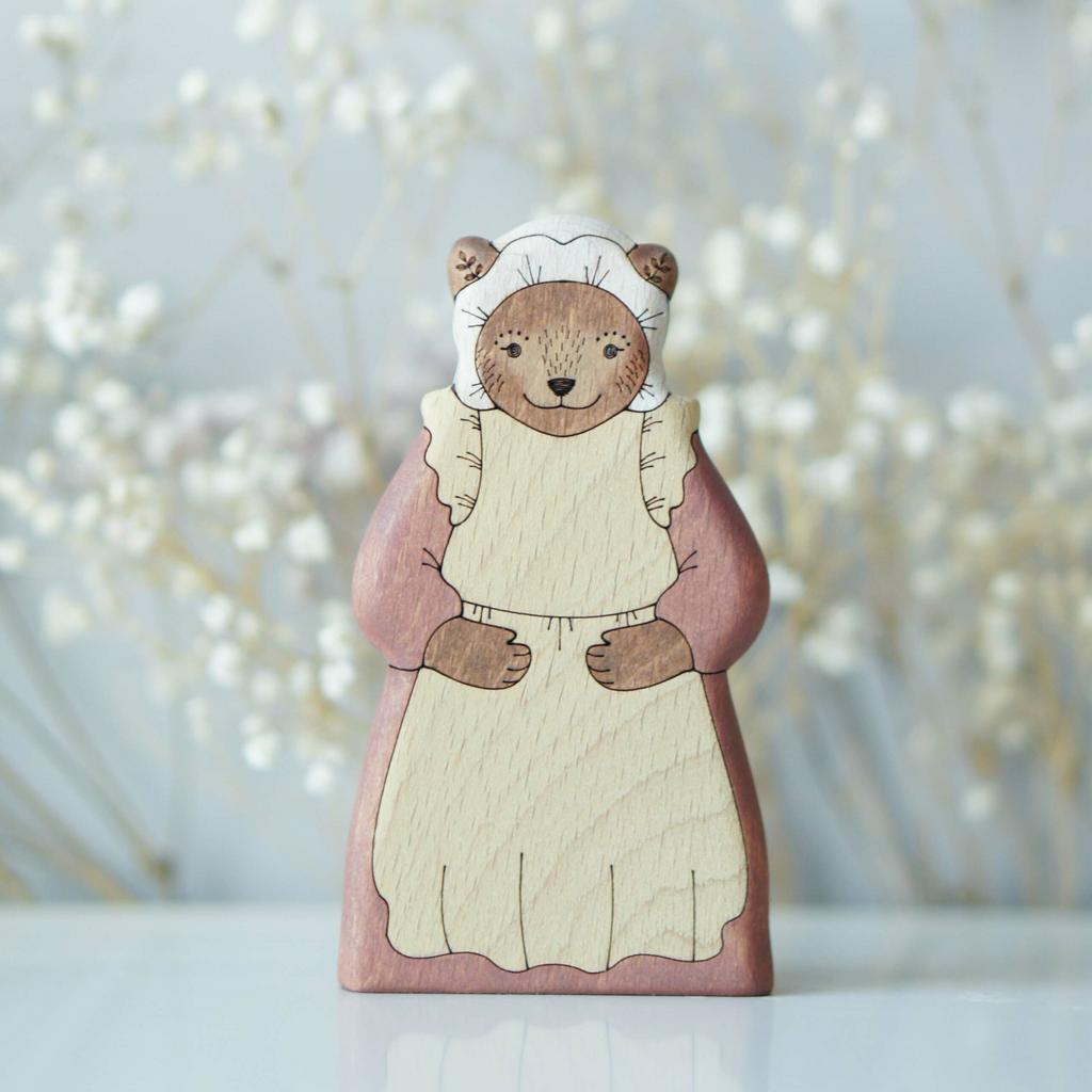 Mom Bear (in a bonnet)