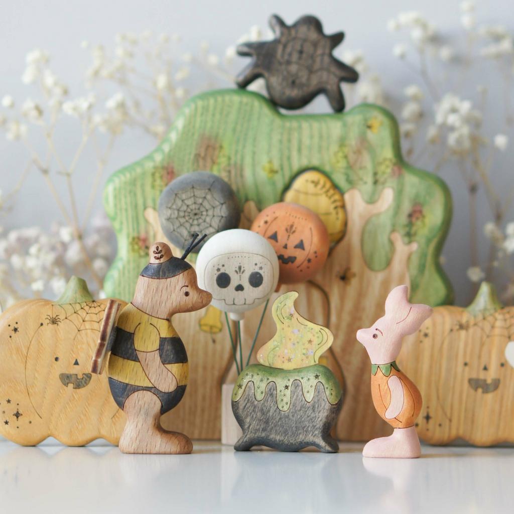 Winnie the Pooh and Piglet (Halloween limited set of 2pcs)