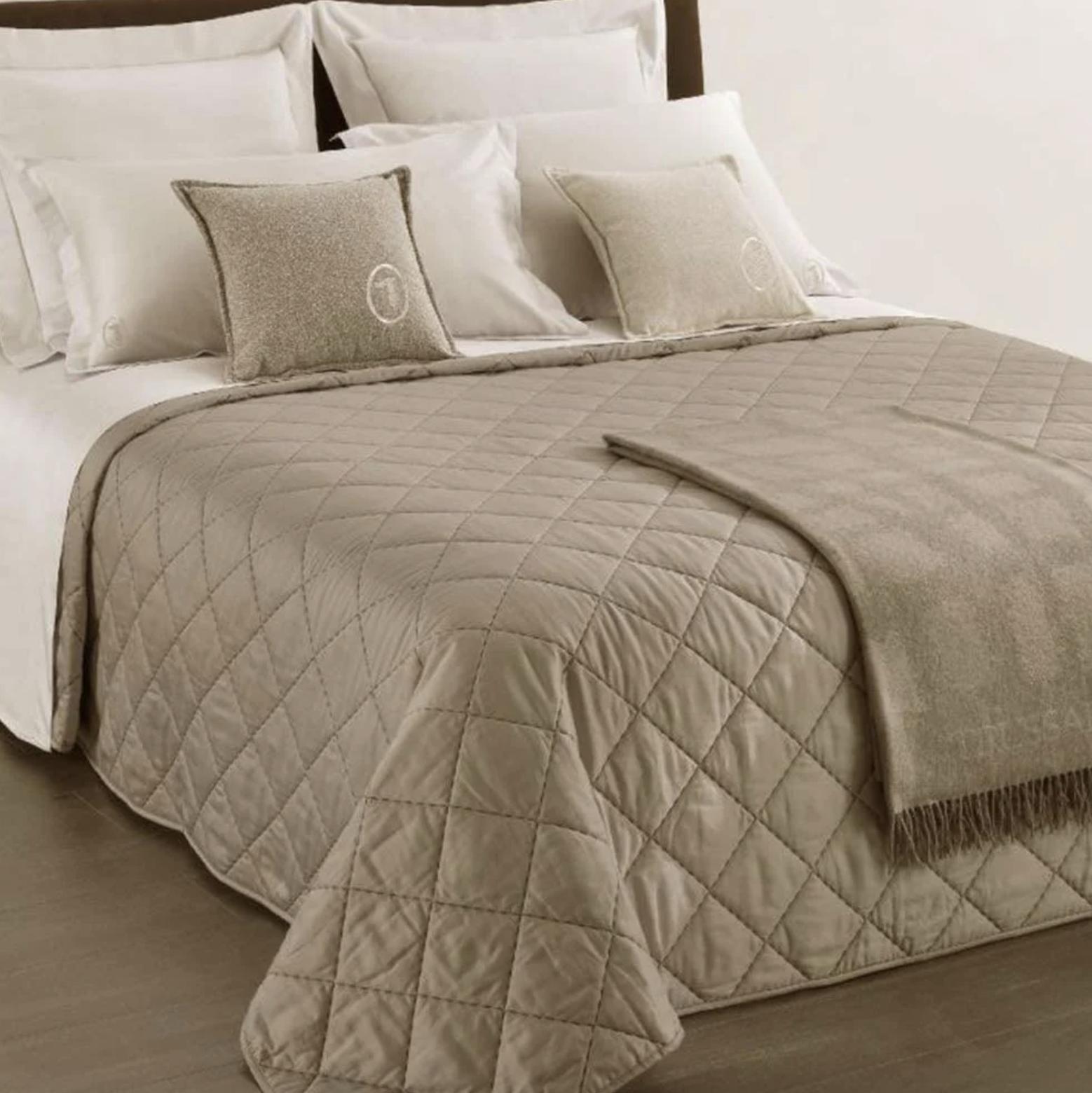 Покрывало Сиам лайн (Seam Line) 270X260см бежевое, бренд: Труссарди (Trussardi)