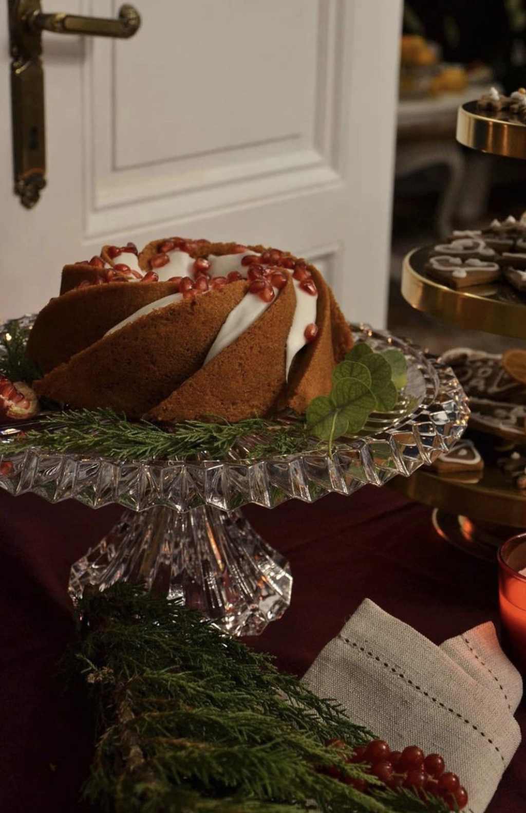 Блюдо для торта 33см Коронный камень (CROWN JEWEL), бренд: Рогажка (ROGASKA)