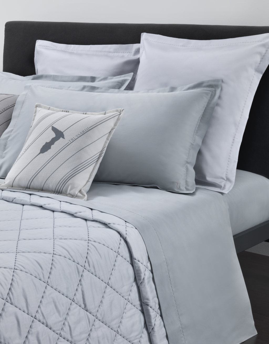 Постельное белье двуспальное Лого лайн (Logo Line) серый, бренд: Труссарди (Trussardi)