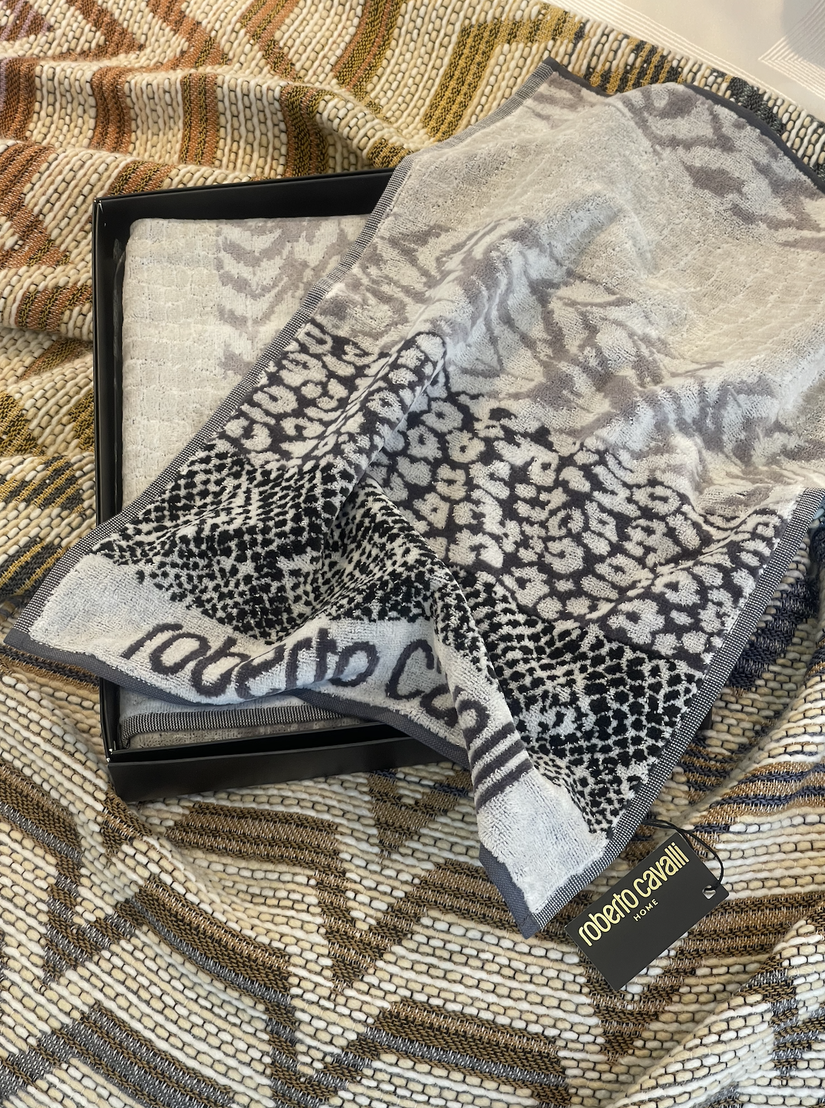 Комплект из 2-х полотенец Скин (Skin), серый, бренд: Роберто Кавалли (Roberto Cavalli)