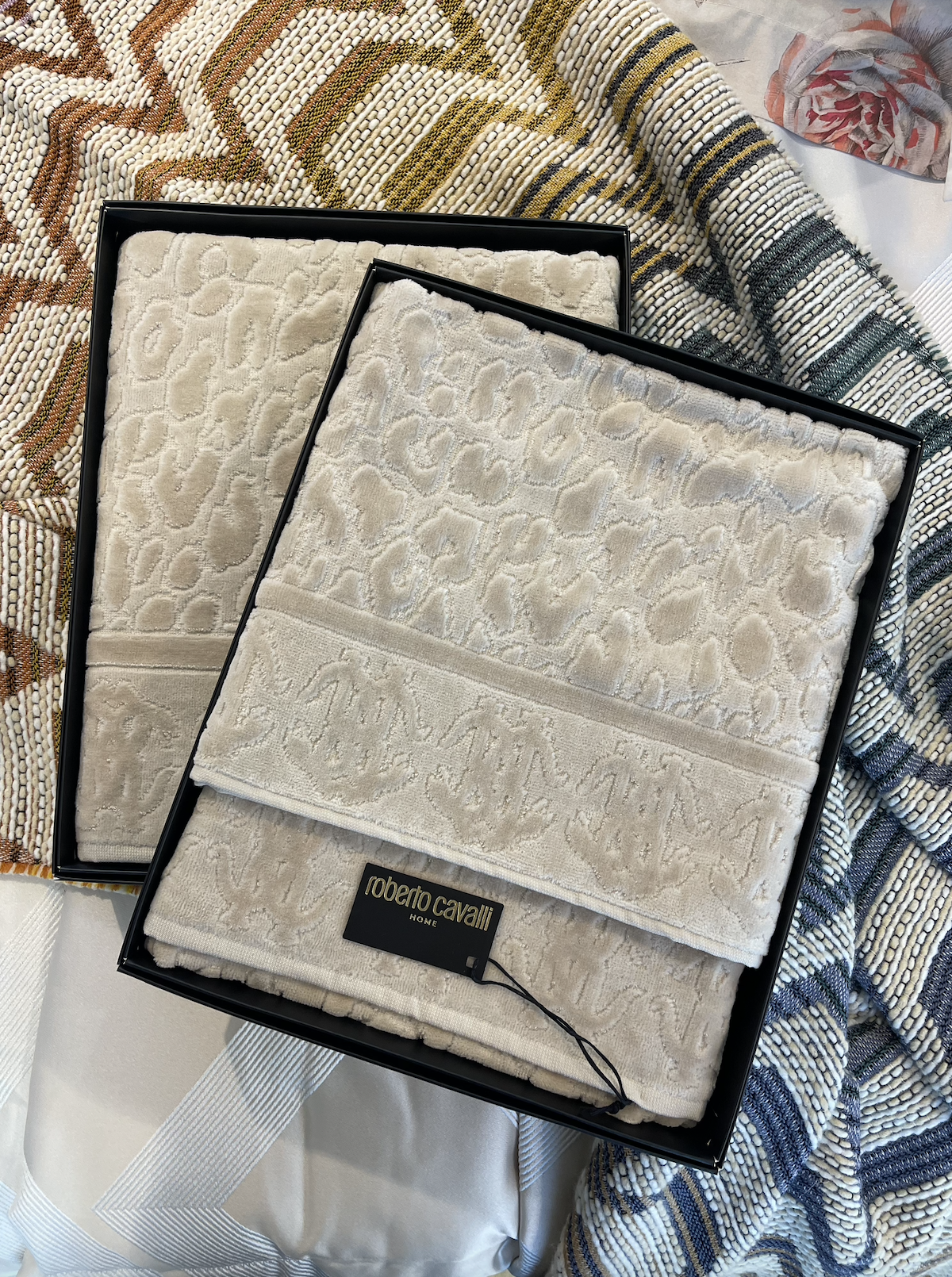 Полотенце Ягуар (Jaguar), 95*150см, бежевый, бренд: Роберто Кавалли (Roberto Cavalli)