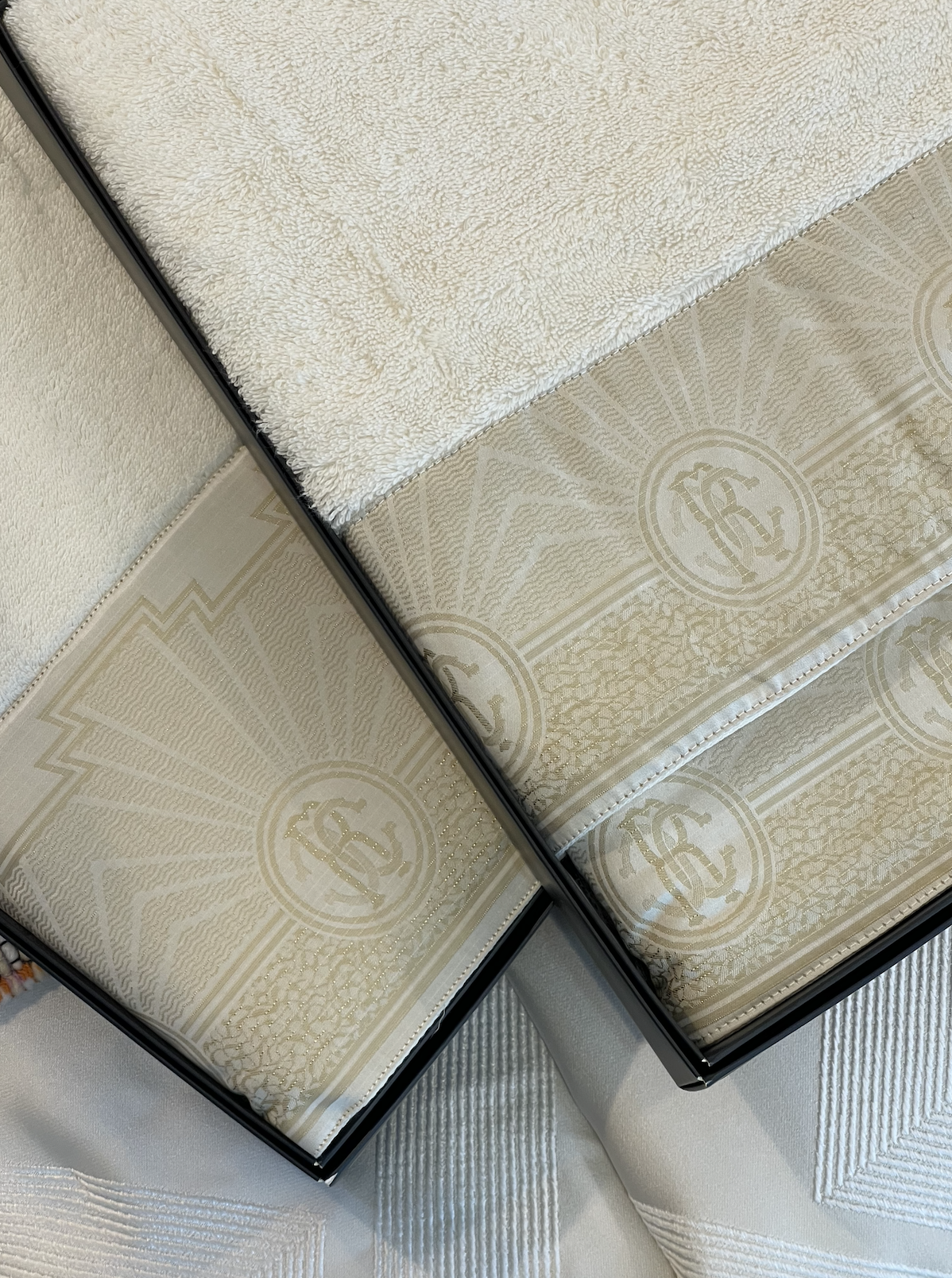 Полотенце Роял Голд (Royal Gold), 100*150см, бренд: Роберто Кавалли (Roberto Cavalli)