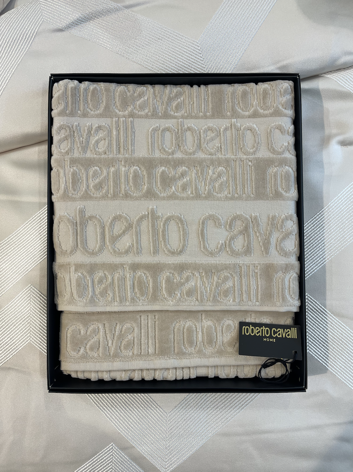 Набор из 2-х полотенец Риттен (Written), бежевый, бренд: Роберто Кавалли (Roberto Cavalli)