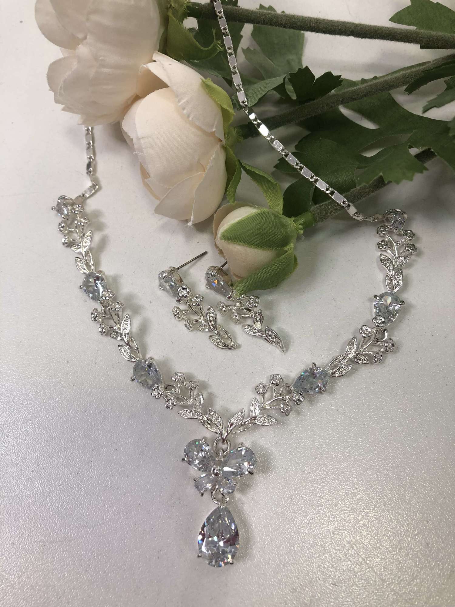 Набор (колье + серьги)