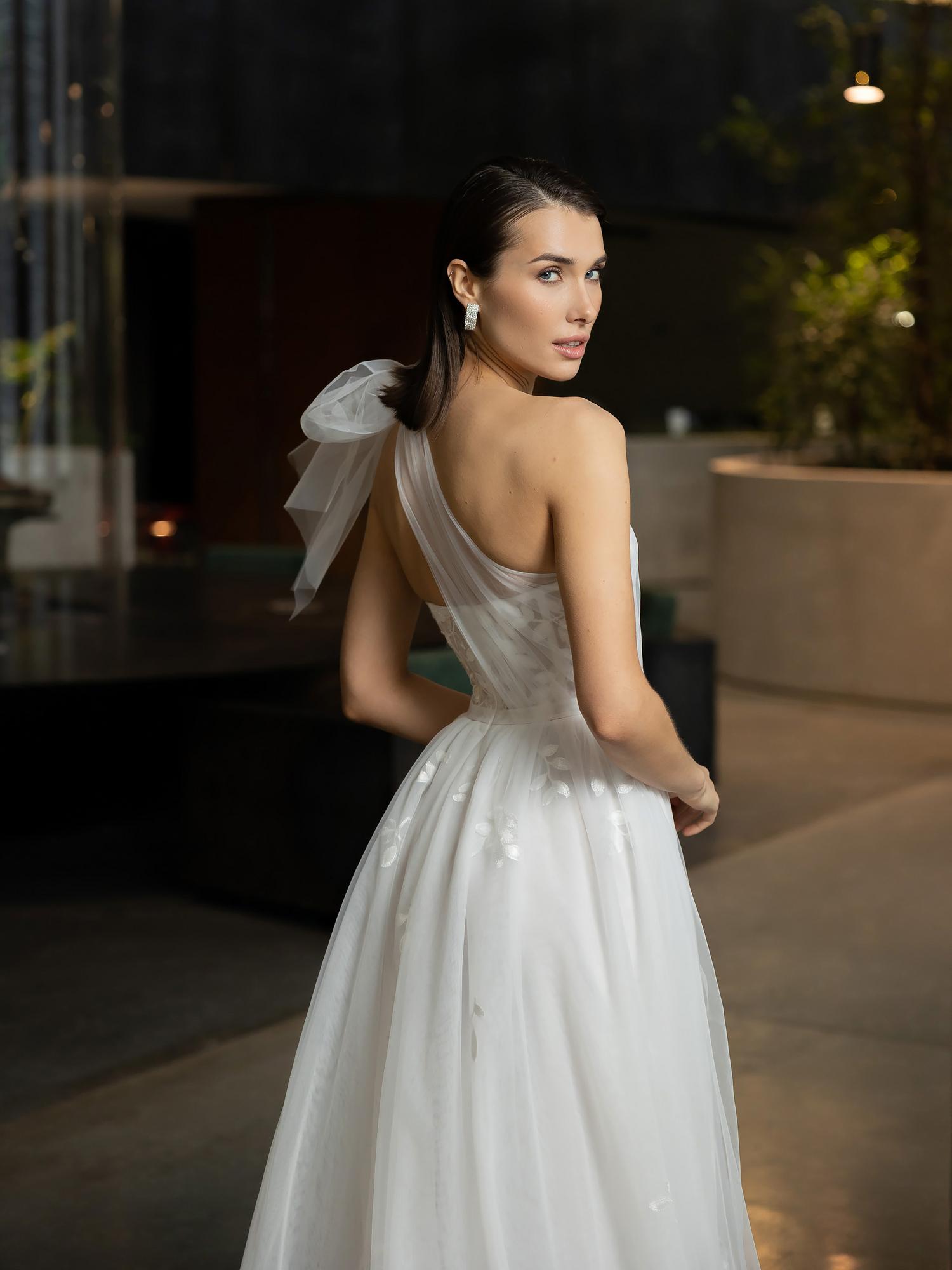 Свадебное платье 8123 Trina