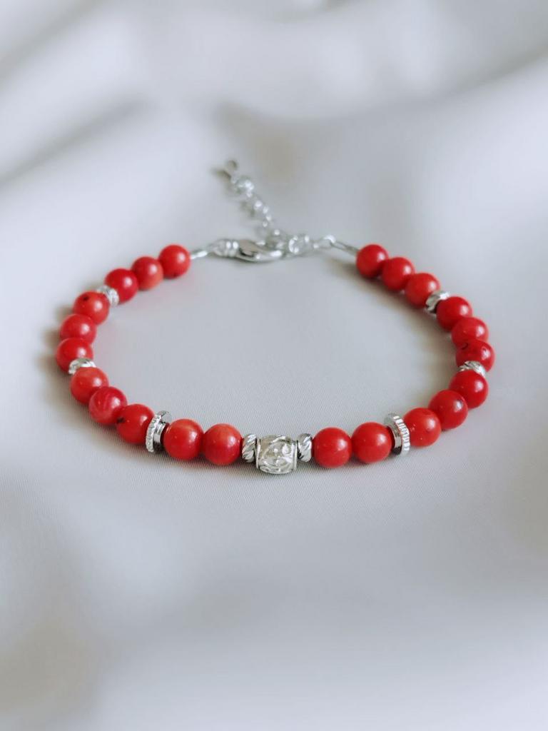 Браслет из коралла