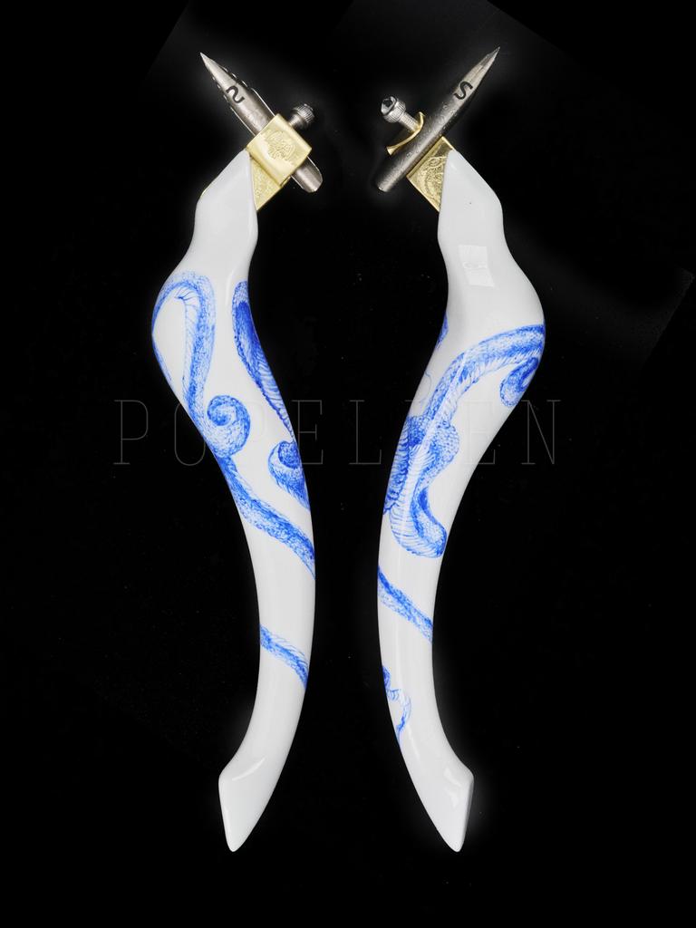 Косой держатель для пера «Кобра»