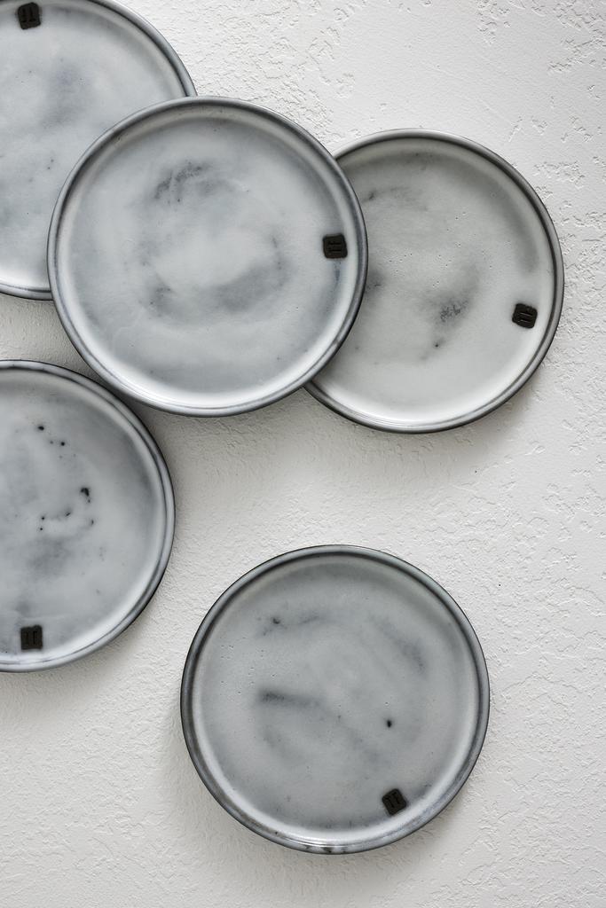 Grey plate 14 cm with marble effect "Tetriflat"