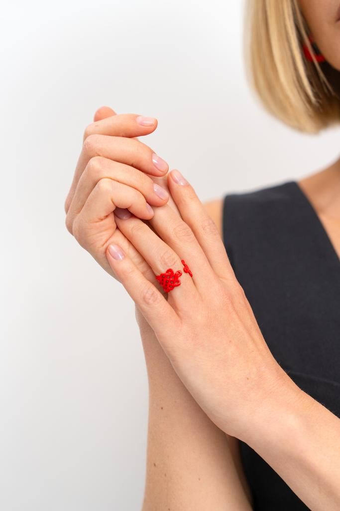 Кольцо Бесконечный Узел из серебра, позолота SESSA с красной эмалью