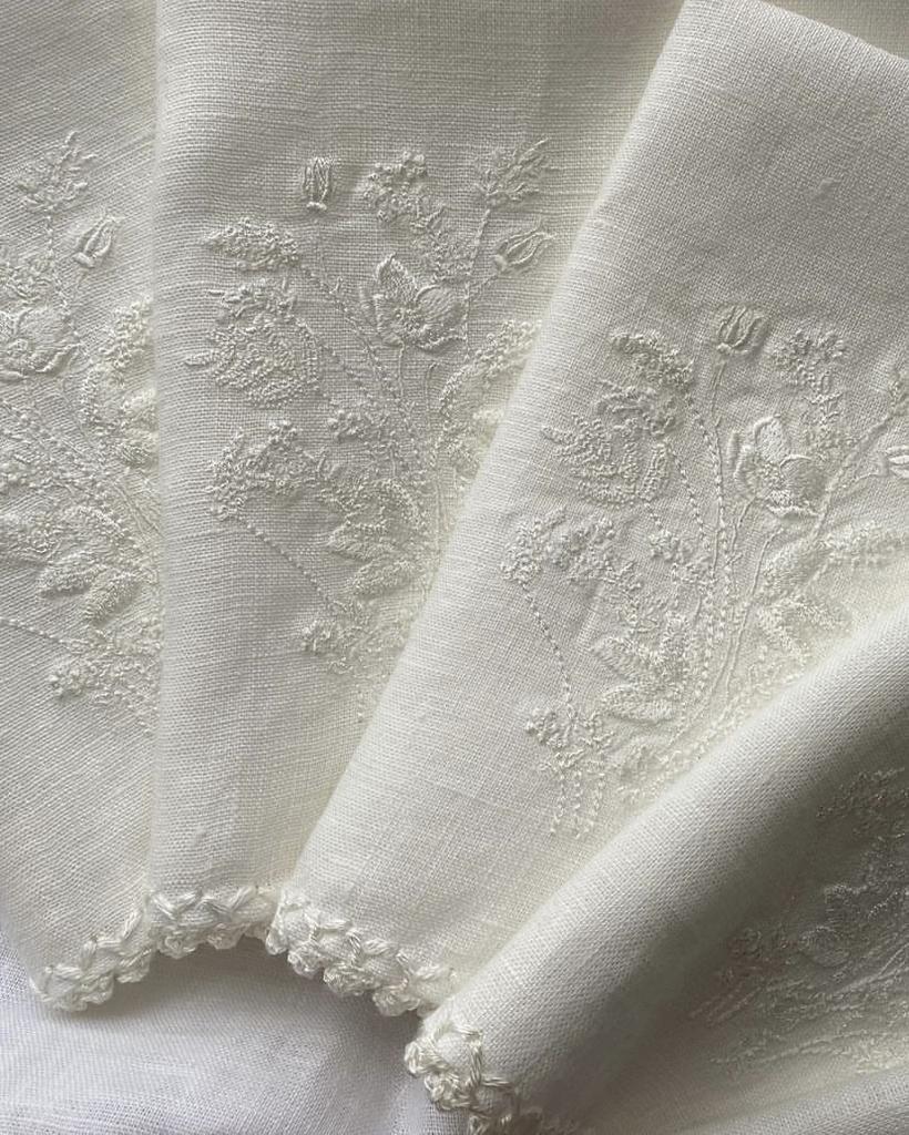 Салфетка «Полевые цветы» с обвязкой