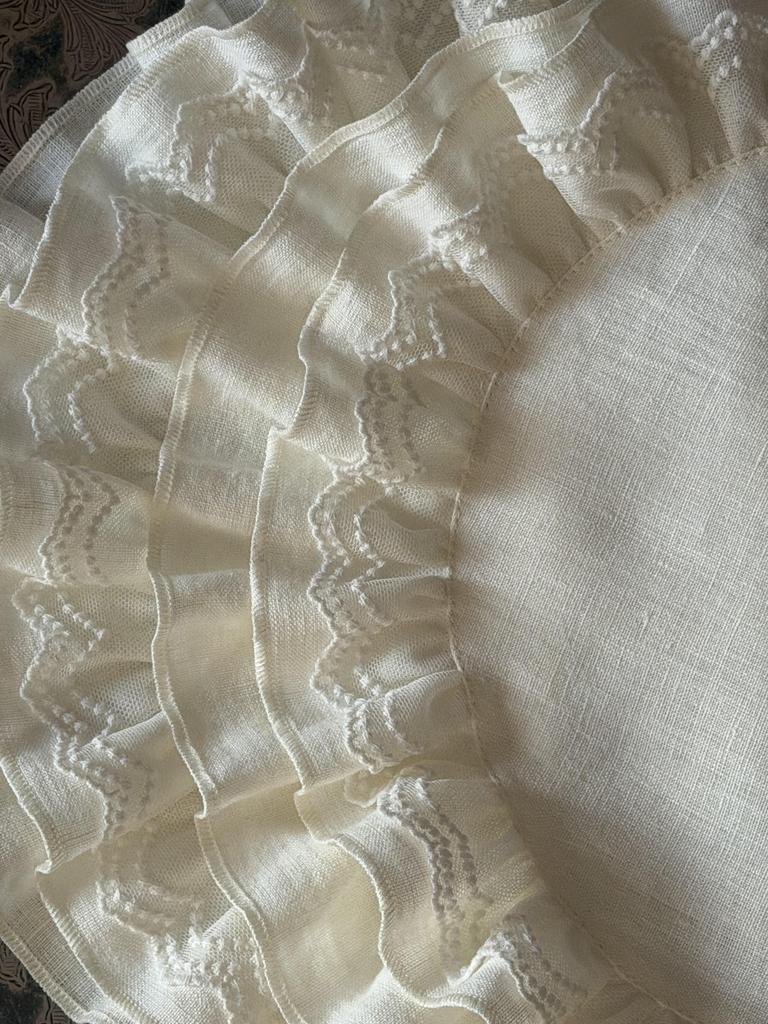 Плейсмат круглый с рюшамии и прозрачным кружевом