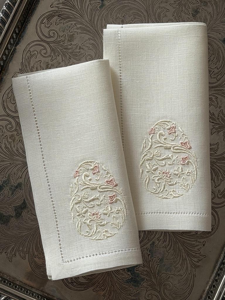 Салфетка с пасхальным яйцом по вертикали, персиковое