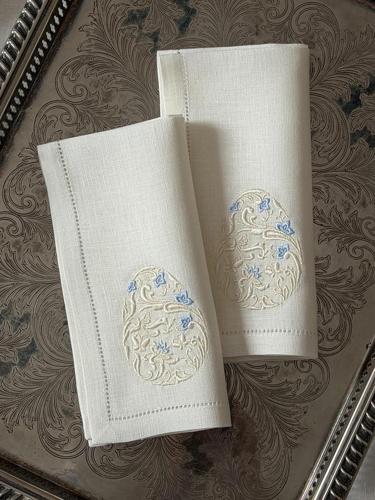 Салфетка с пасхальным яйцом по вертикали, голубое