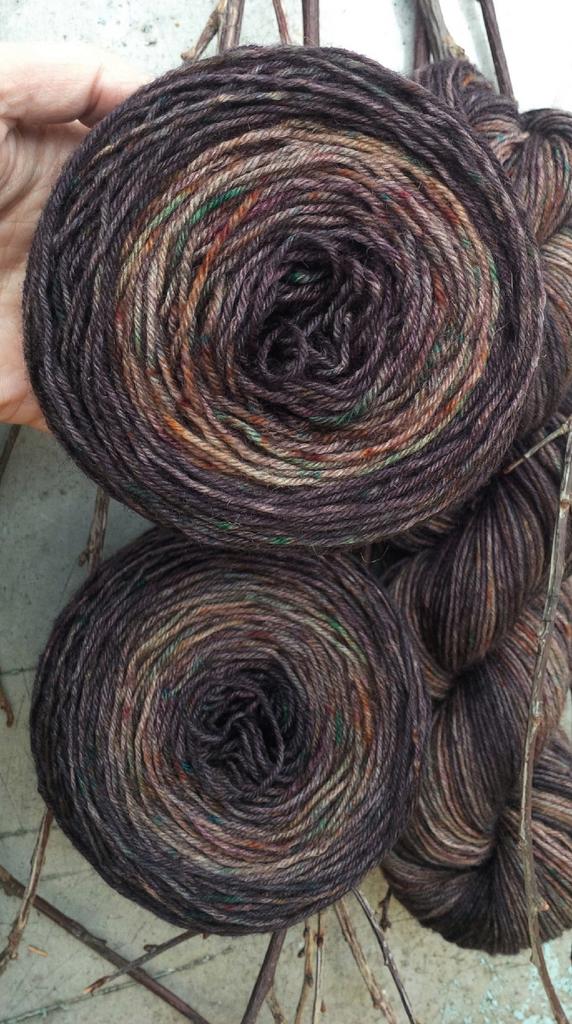 носочный крапчатый  набор  с риверсным  градиентом на  базе на  базе  Super wool sock "Рождественский кофе"   420 м/100гр