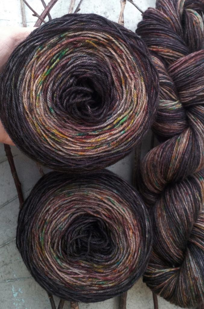носочный крапчатый  набор  с риверсным  градиентом на  базе на  базе  Super wool sock "Рождественский кофе"   420 м/100гр