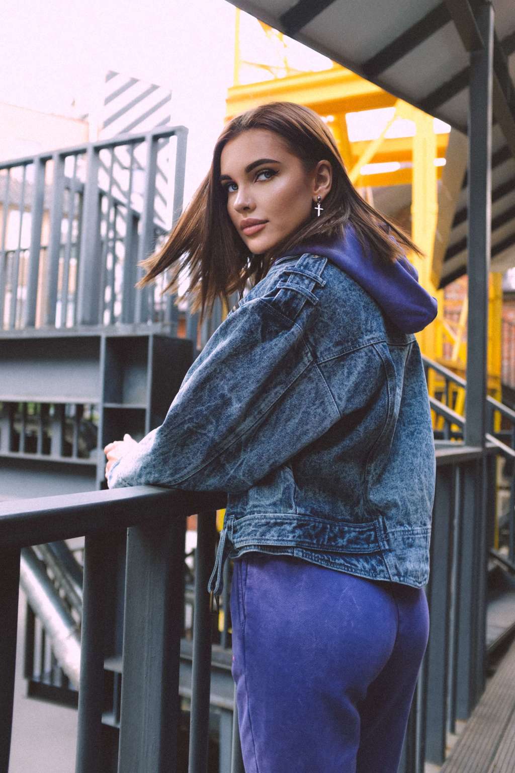 Джинсовая косуха в стиле 90х, темная вареная