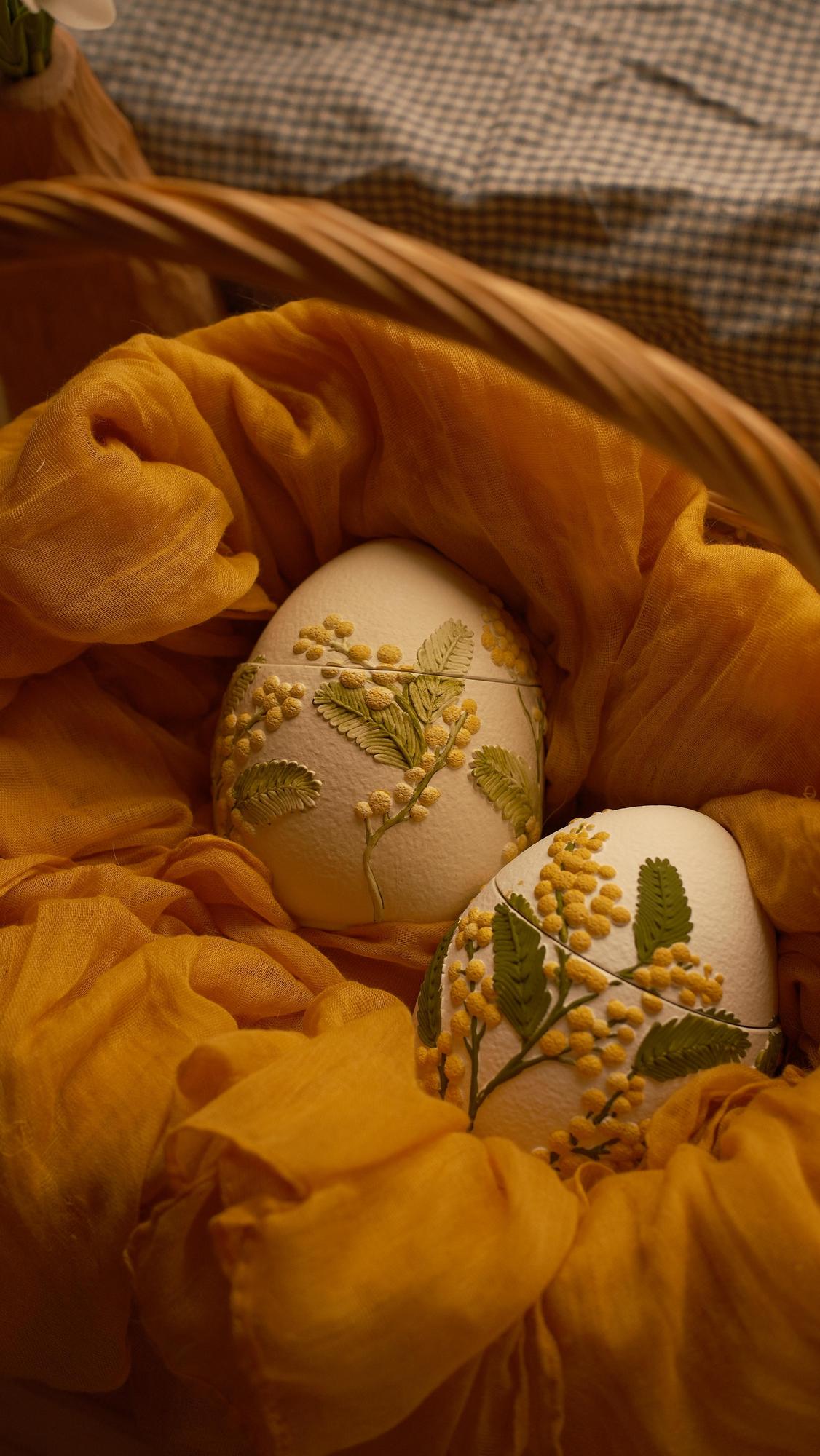 Яйцо с Мимозой ароматическая свеча в гипсовом подсвечнике. Аромат Мимоза и мандарин