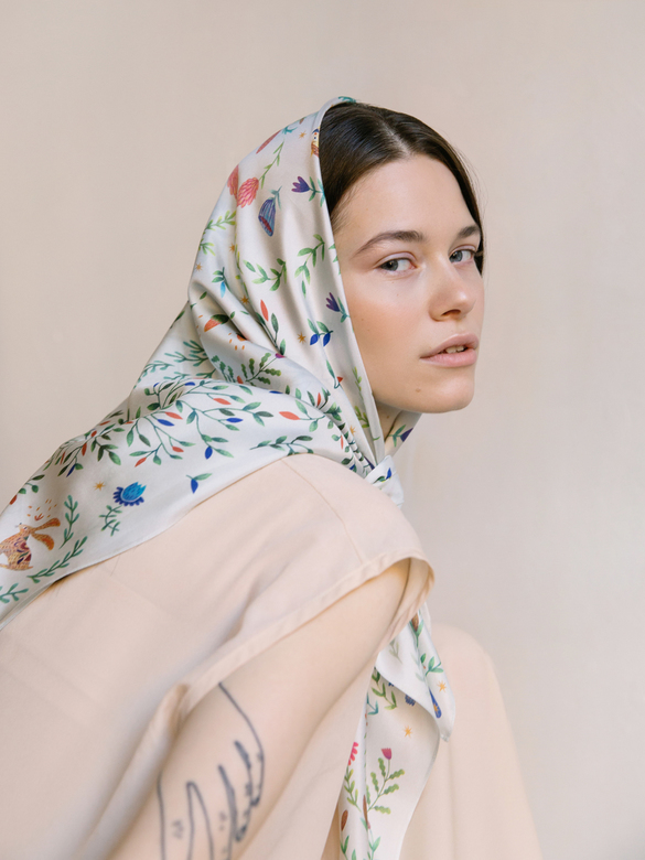 Шелковый платок "Керка" светлый 90х90 см