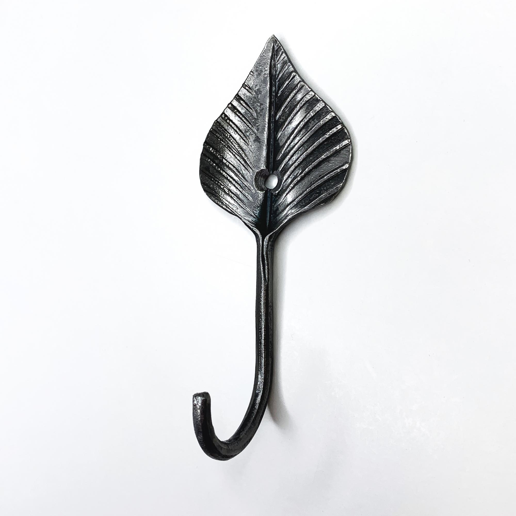 Кованый крючок "лист простой"