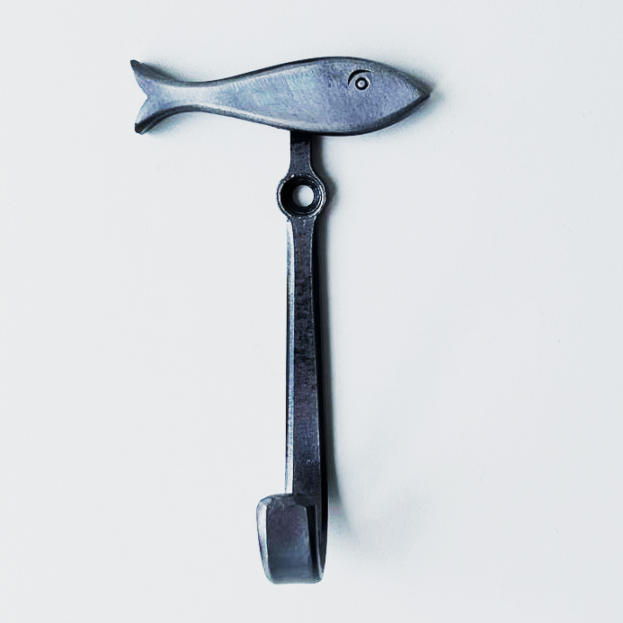 Кованый крючок "рыбка"