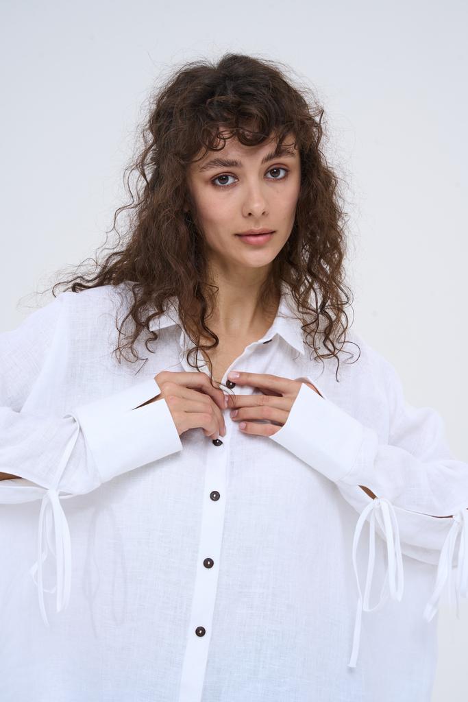 Рубашка на завязках белая