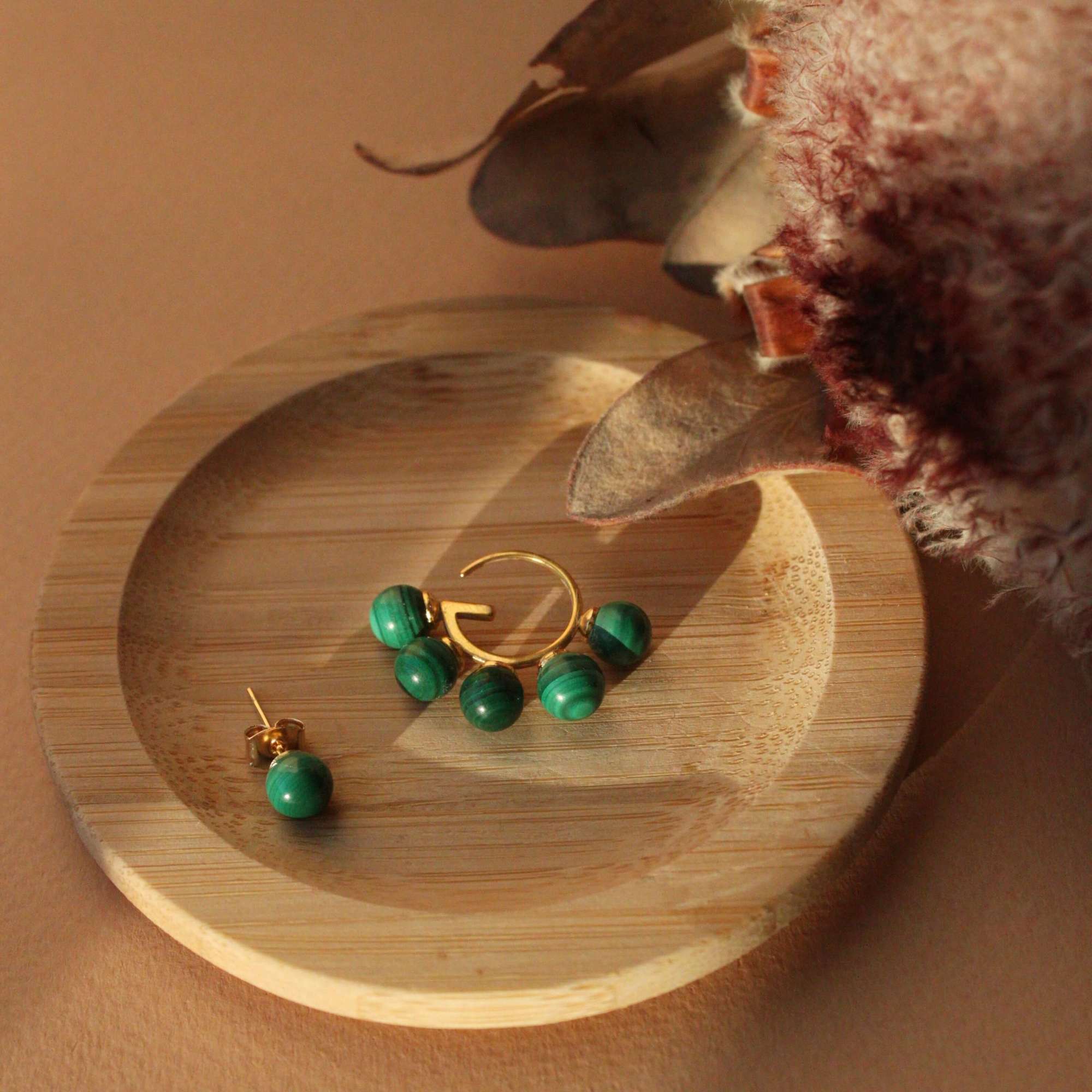 Асимметричные серьги "G" с малахитом 6мм