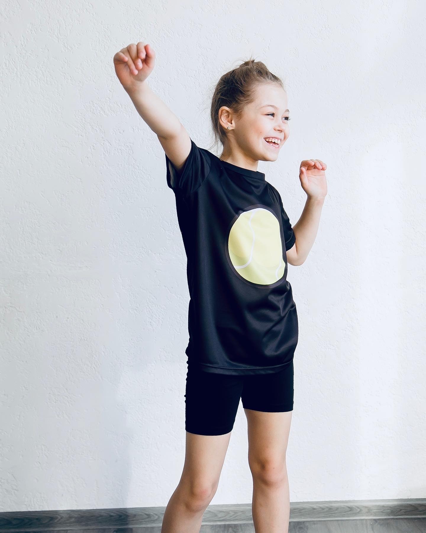 Футболка «Мяч» чёрная