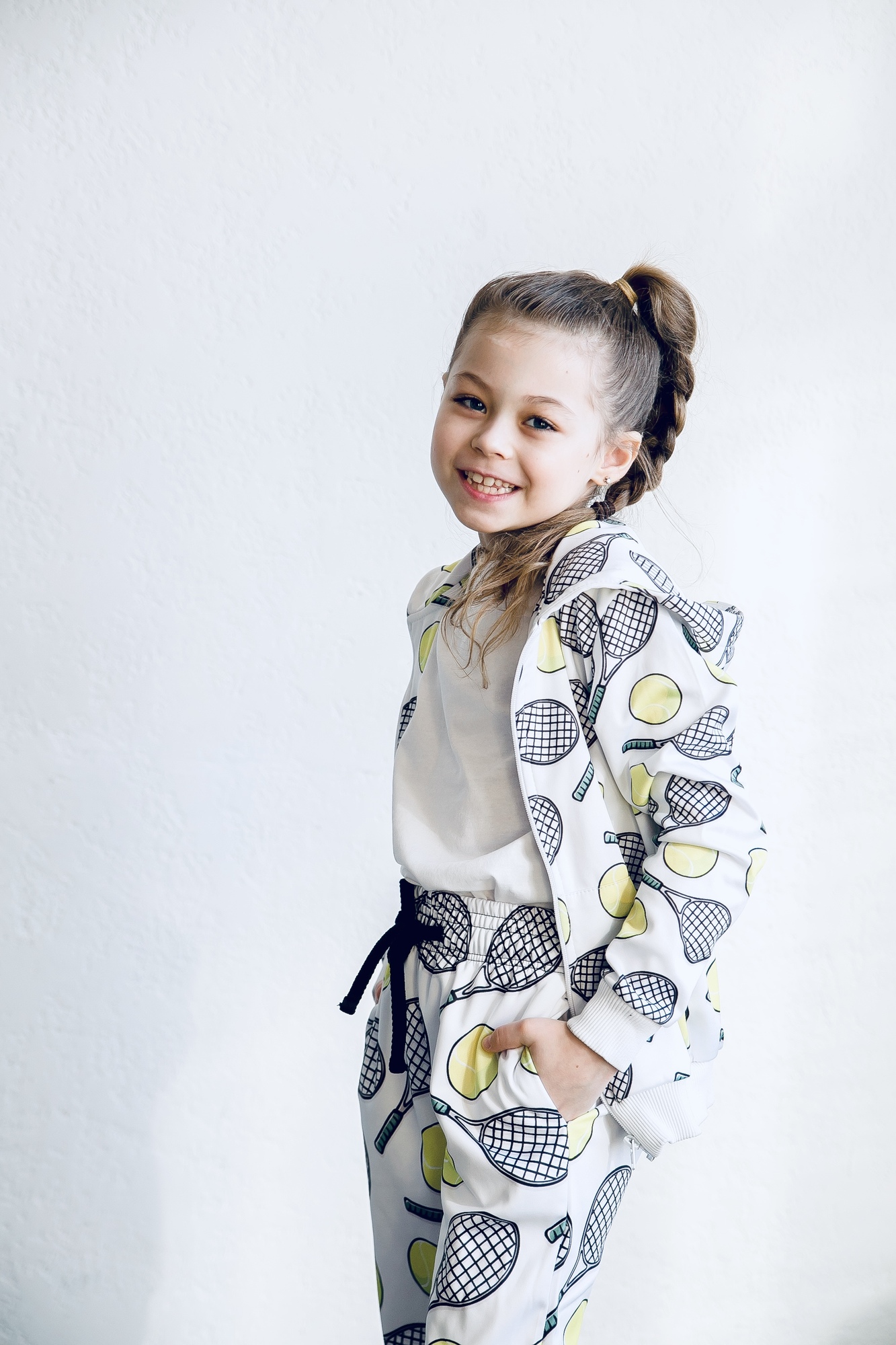 Толстовка на молнии «мячи/ракетки» белая