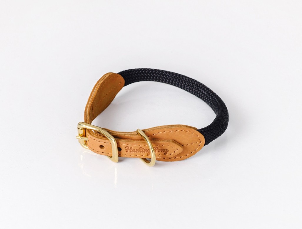 Ошейник из светло-коричневой кожи