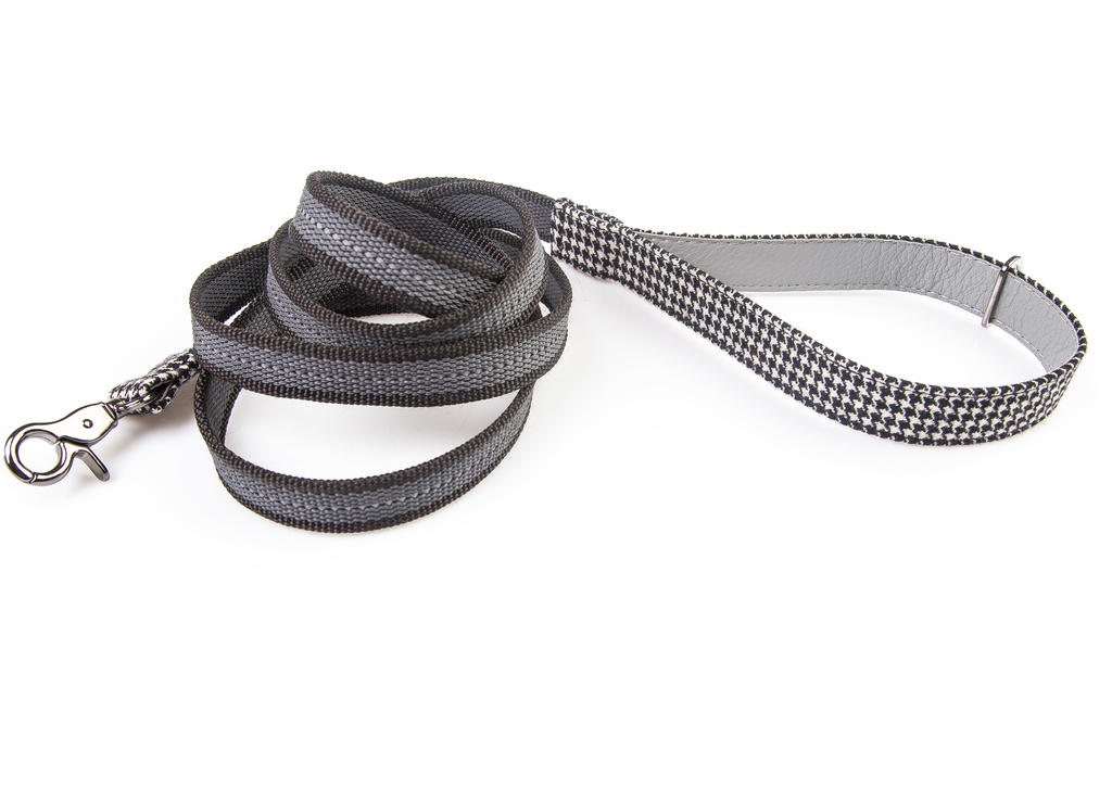 Поводок черно-белый "Гусиные лапки" 1,5 м V823