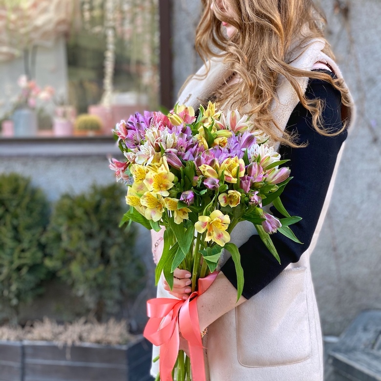Букет цветов "Альстромерия микс"