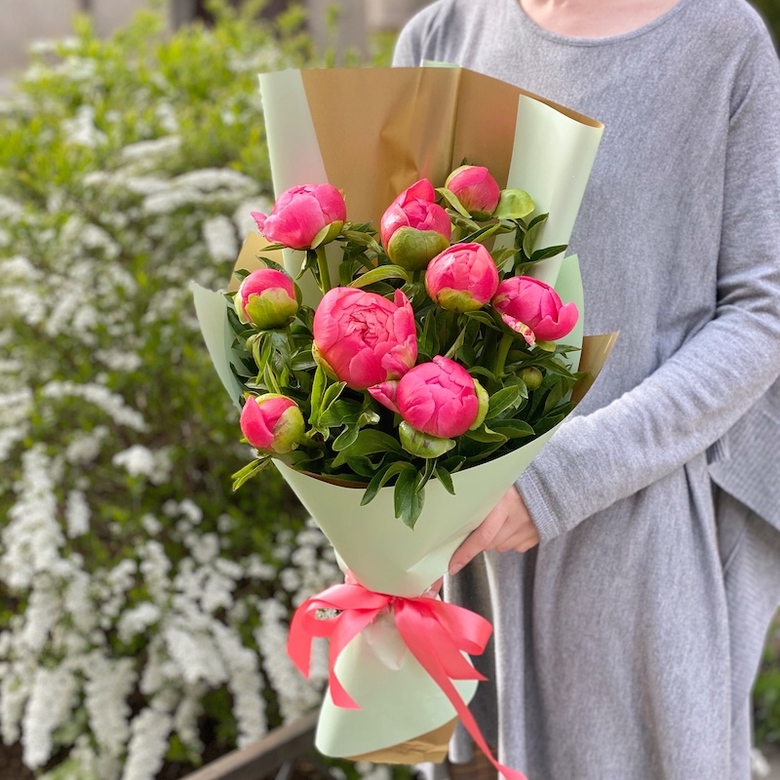 Монобукет из пионов Корал Шарм