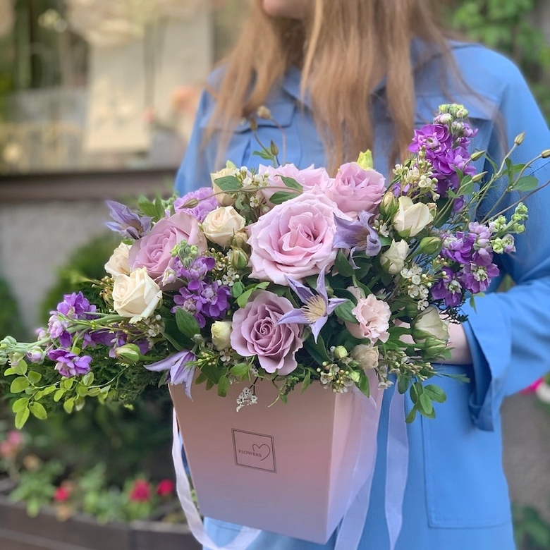 Коробка с цветами  "Черничный йогурт"