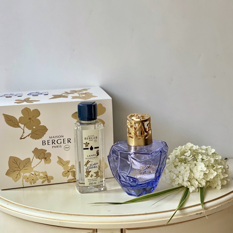 Набор с лампой Maison Berge Лолита Лемпика фиалковый с ароматом 250 мл.