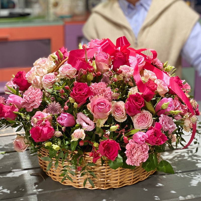 Корзина с цветами "Джелатто, коллекция Диор"