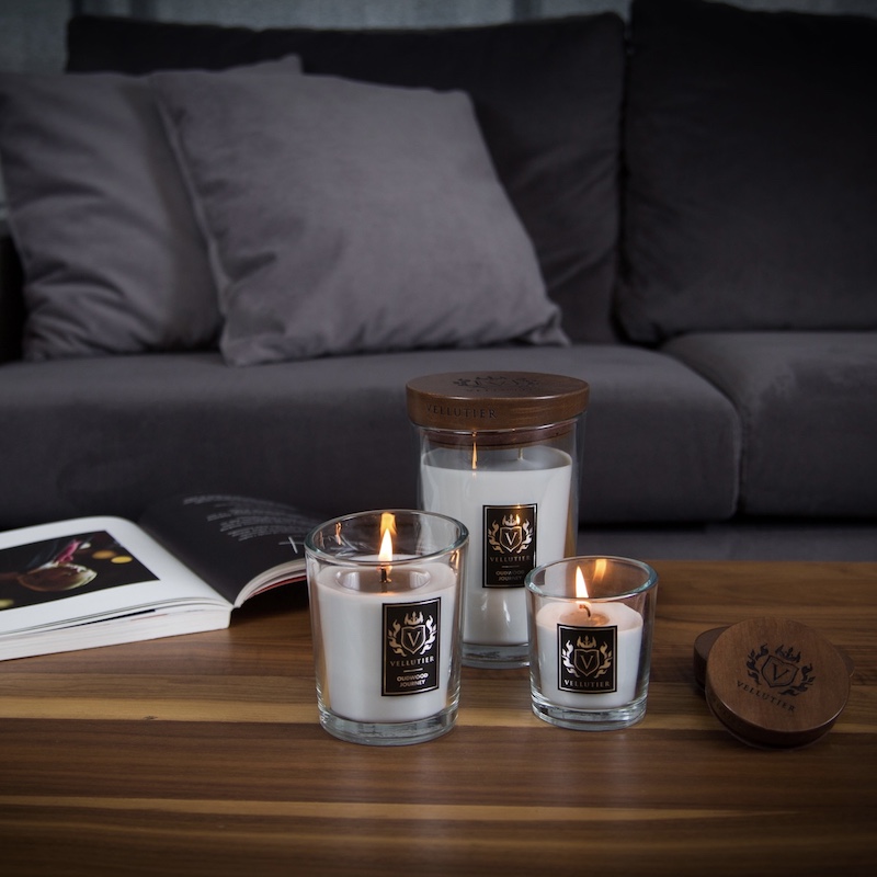 Ароматическая свеча Vellutier «Удовое дерево»