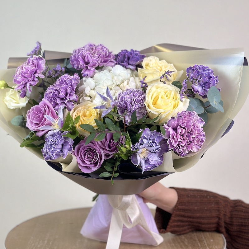 Букет цветов "Черничный латте"