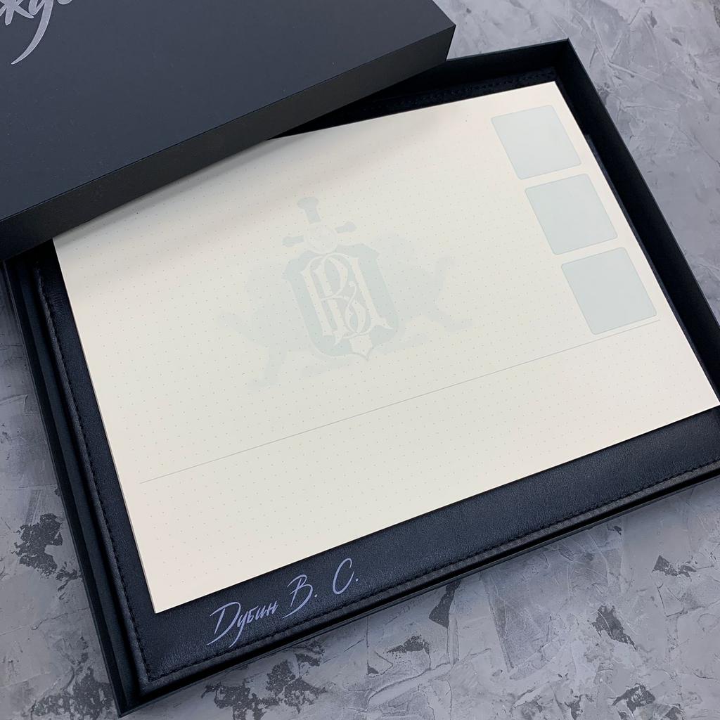 Планшет для записей. Настольный органайзер пред компьютером, на рабочий стол