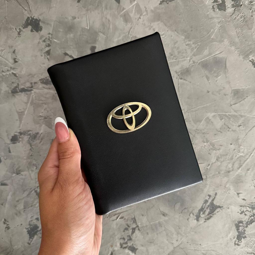 именная обложка на автодокументы Toyota