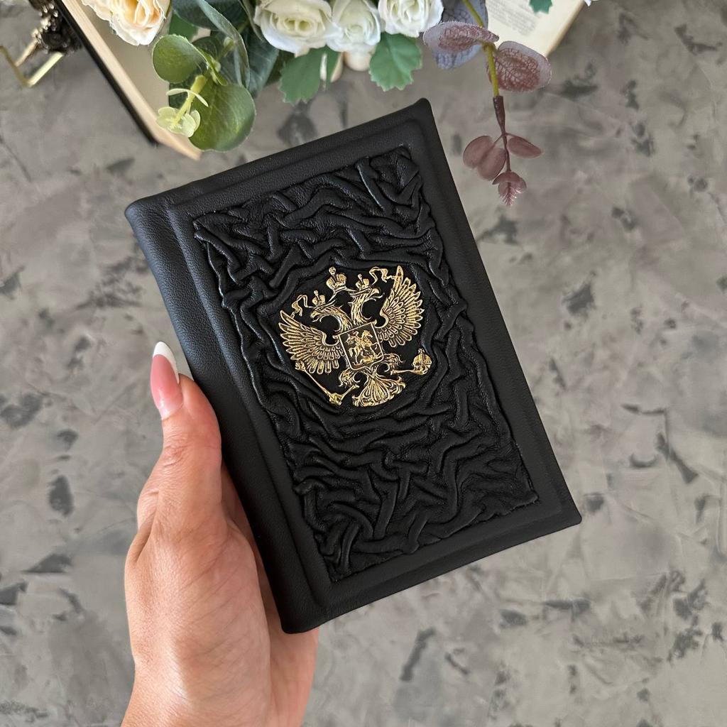обложка на паспорт из черной натуральной кожи, жатая фактура