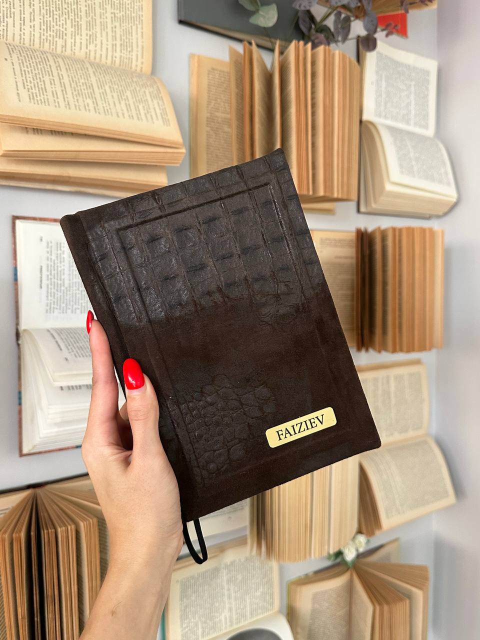 Именной ежедневник из замши под рептилию с гравировкой