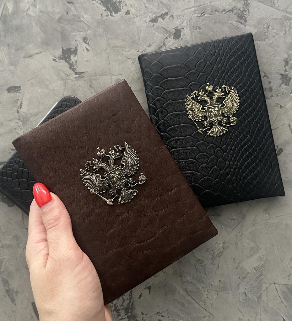 Обложка на паспорт из натуральной кожи с гербом