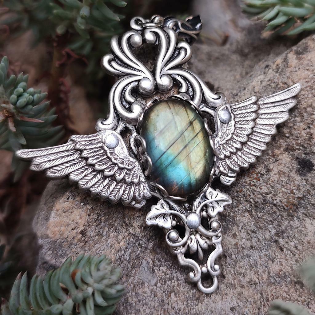 Кулон с крыльями Маргарита Лабрадорит ( Лабрадор, Спектролит ) в интернет-магазине авторских украшений Shard Noir