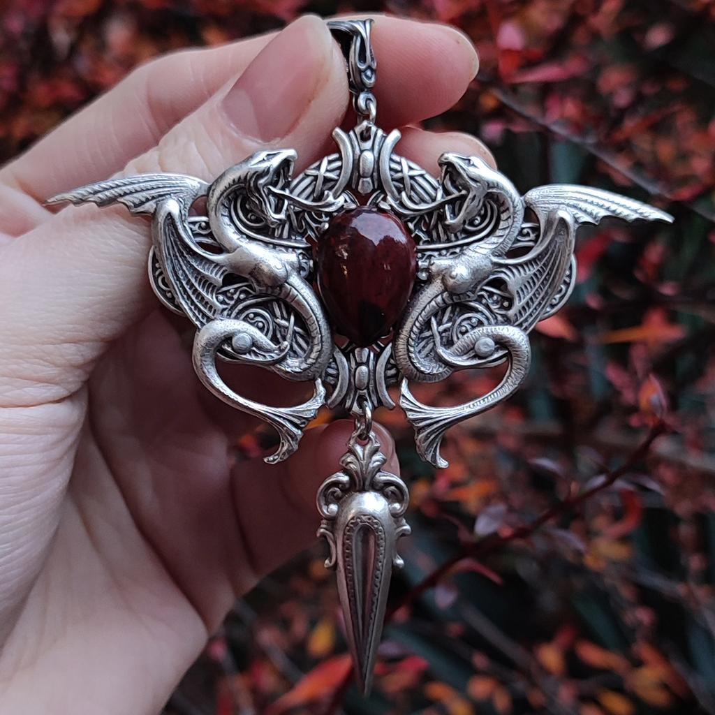 Кулон с химерами Нертус в интернет-магазине авторских украшений Shard Noir