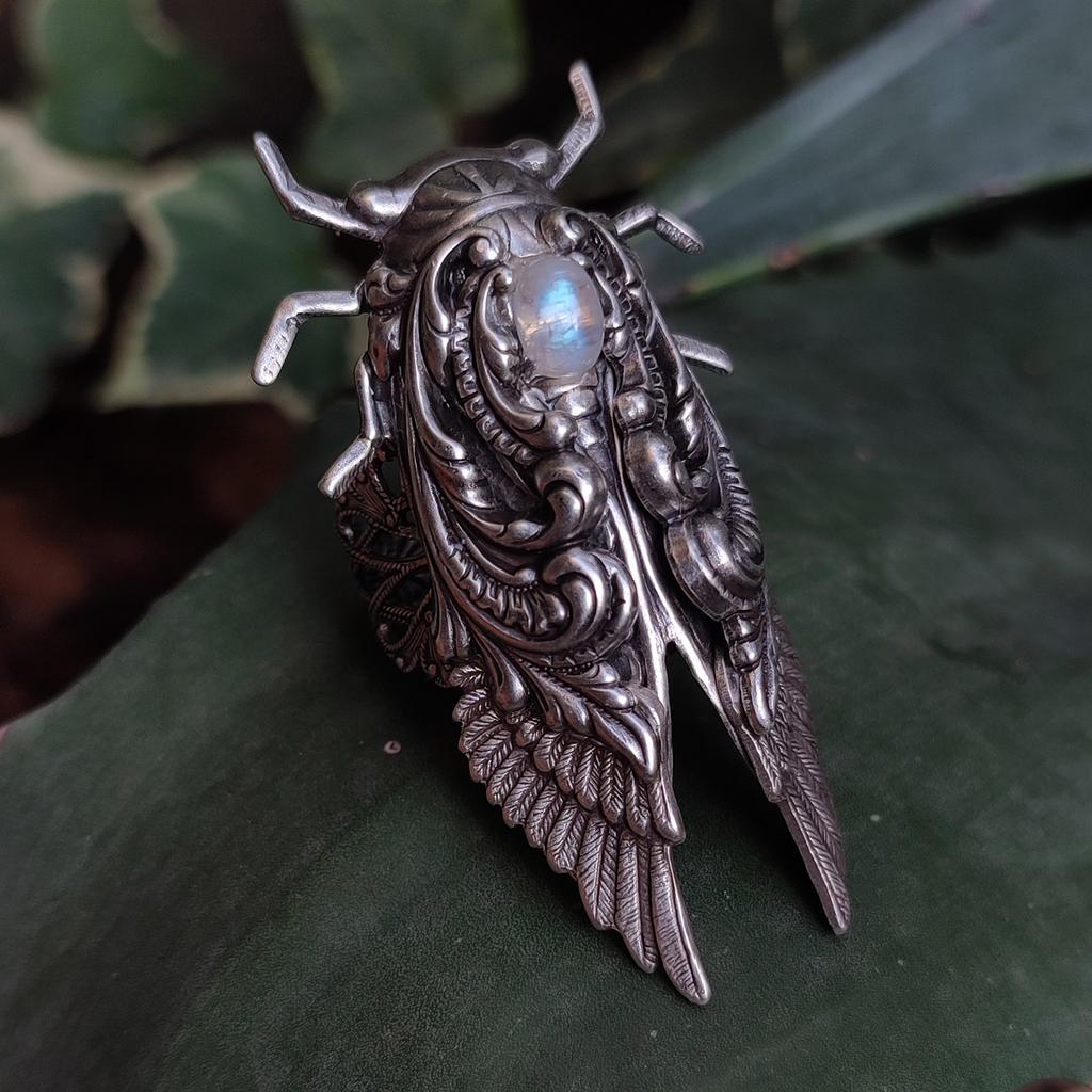 Кольцо "Цикада" Лунный камень (Адуляр)