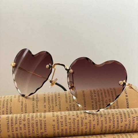 Очки солнцезащитные в форме сердца
