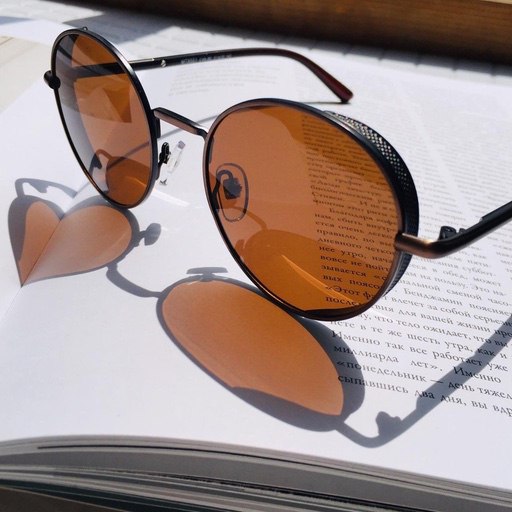 Солнцезащитные очки круглые коричневые