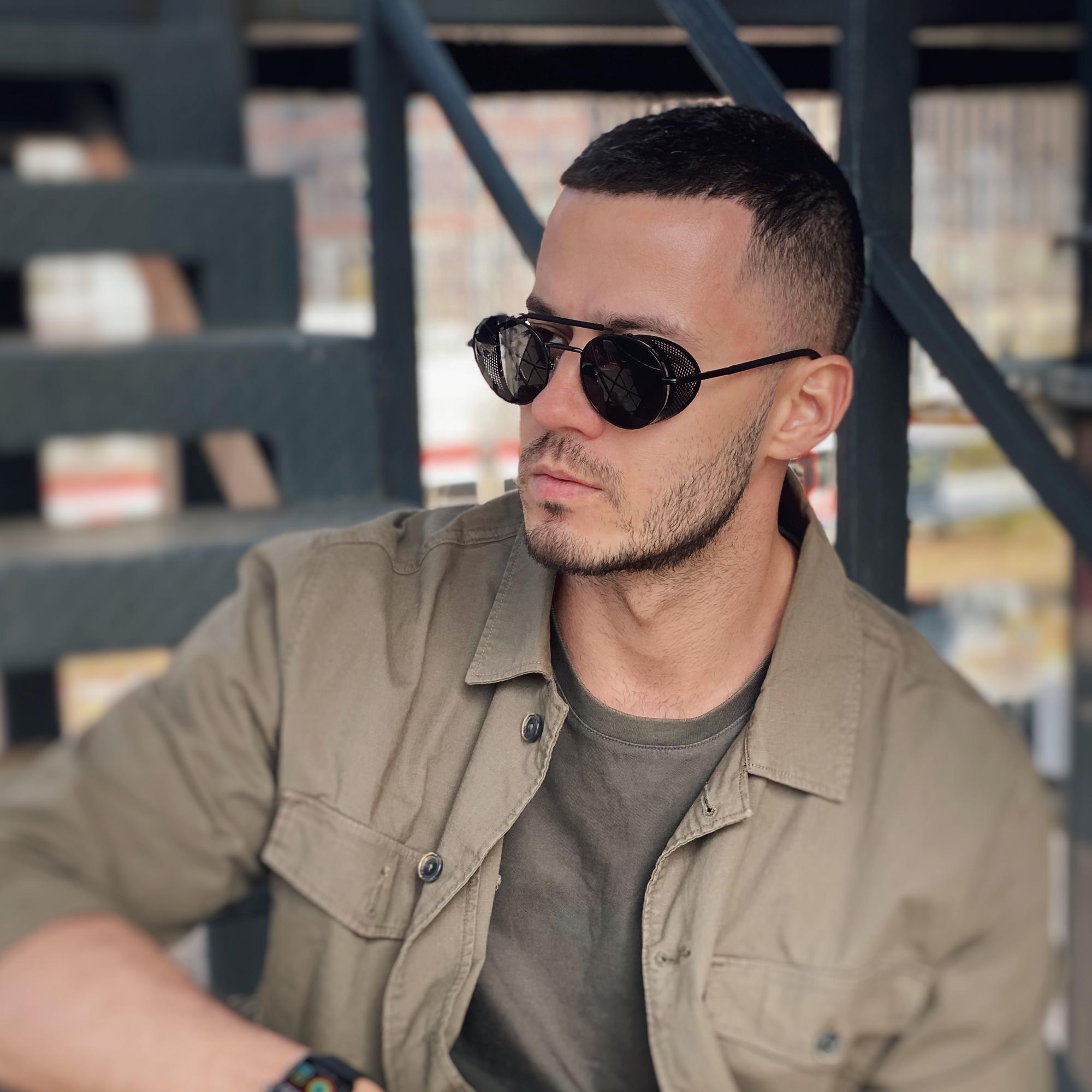 Круглые очки с шорами